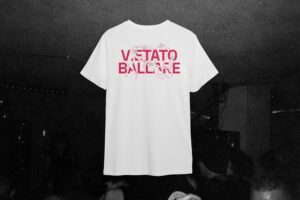 T-shirt MEET "Vietato Ballare" Bianca con dettaglio rosso
